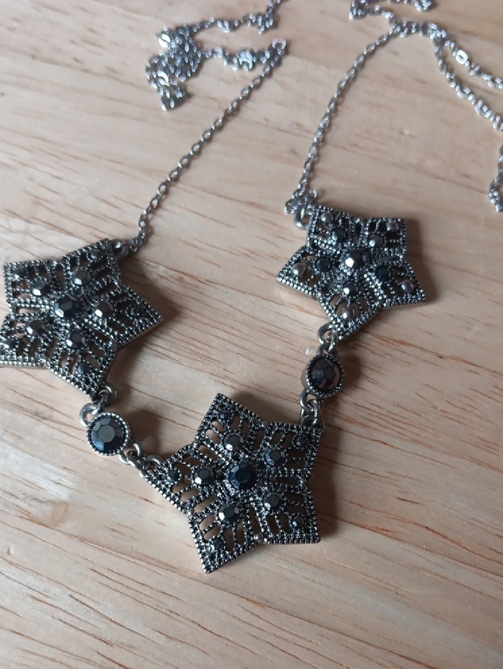 Vintage-Inspired Gunmetal Star Necklace with Black Accents 20"